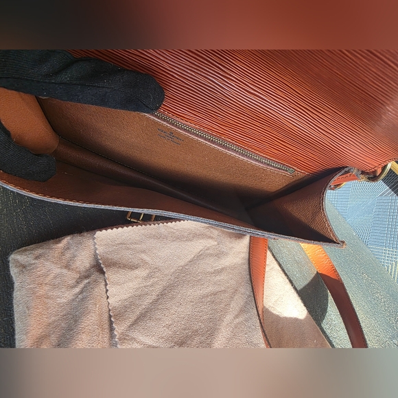 Vintage Louis Vuitton Epi Monceau Biface 2Way Shoulder Bag, Kenyan Fawn Brown - Picture 6 of 16